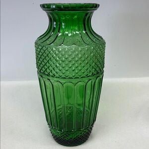 Vintage  tall 13”  HOOSIER Glass emerald green diamond cut ribbed vase